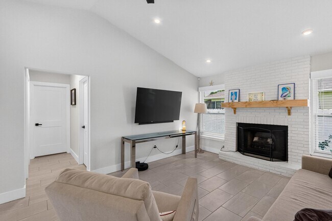 Photo - 272 SW Fairchild Ave