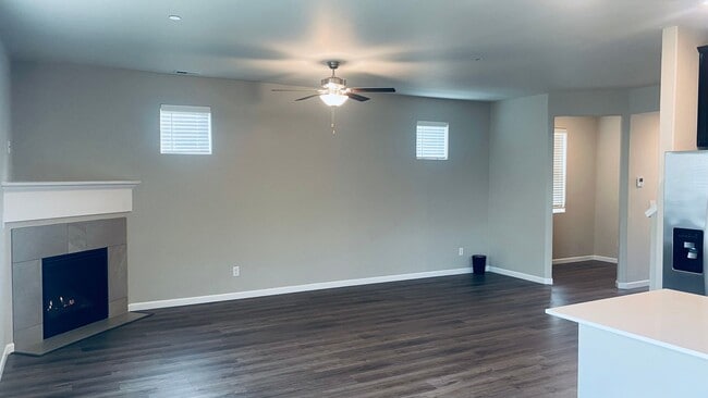 Photo - 5 Bedrooms and an Office Space!