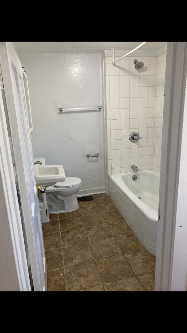 Photo - 825 Wilson Ave