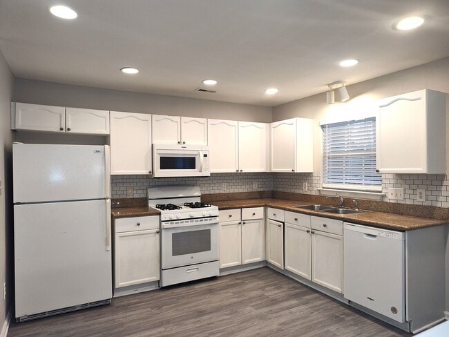 Photo - Pristine, 4 bed, 2.5 bath Home Located in the Southbridge Forest Community!