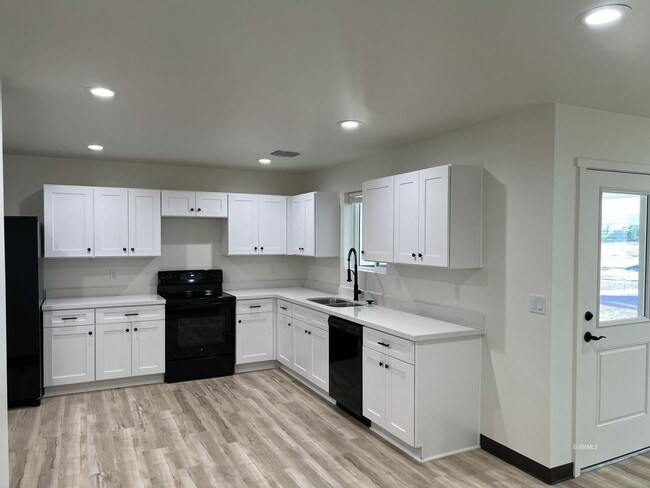 Photo - 172 Plex Cir