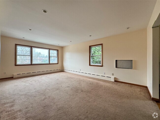 Building Photo - 3 Armstrong Ave Unit 2 Rental