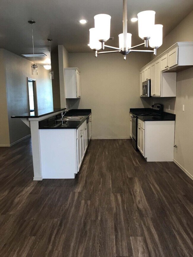 Photo - 2101 10th St