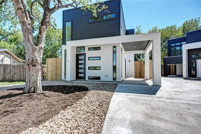 Building Photo - 6111 Begonia Cir Unit 1