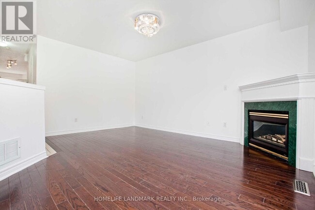 Photo - 47 Waterton Crescent
