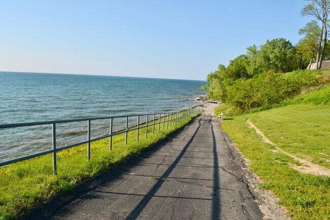 Photo - 3616 Lakeshore Dr Unidad G6 Rental