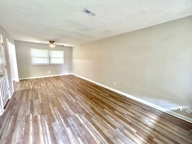 Photo - Newly Renovated 3 Bedroom Home!