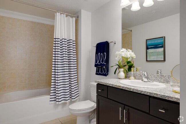 2 BR, 2 BA - 1100SF