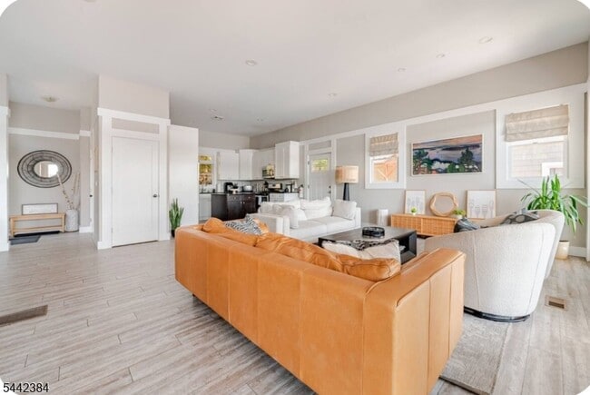 Photo - 307 Lakeside Blvd