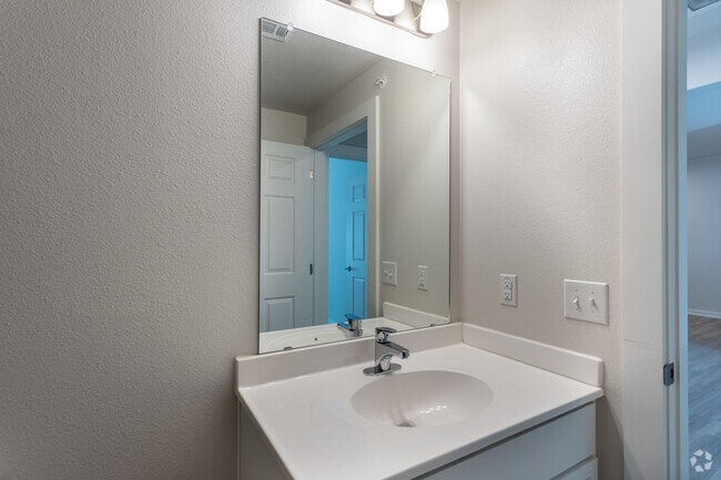 2BR, 2BA - 1142SF