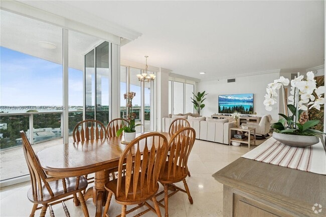 Building Photo - 10225 Collins Ave Unit 904 Rental