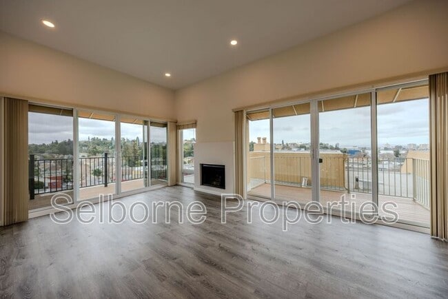 Photo - 765 Rand Ave