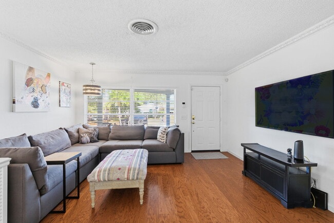 Photo - 2039 Pine Ridge Dr