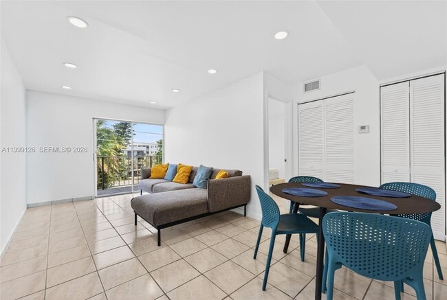 Building Photo - 8250 Byron Ave Unit 404