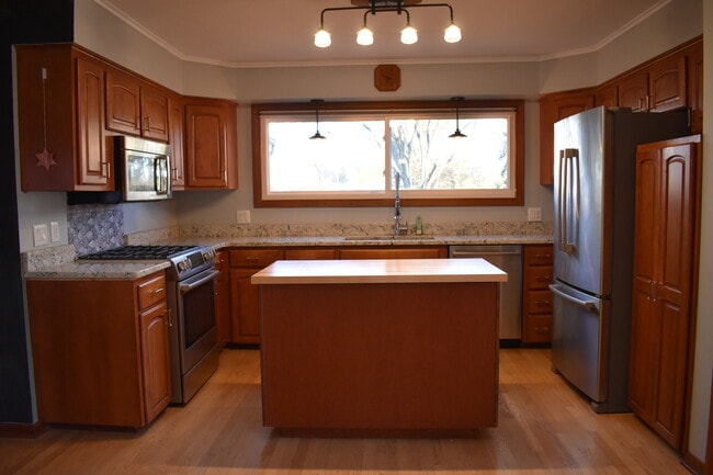 Photo - 1525 Hanover Ct