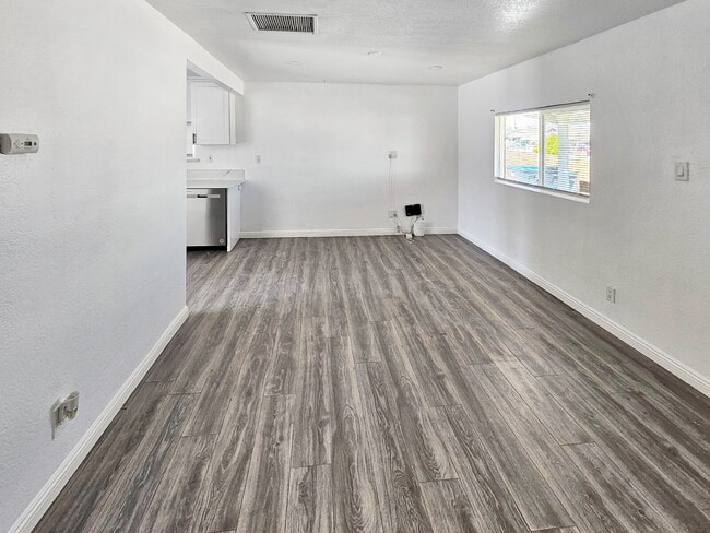 Photo - 327 W Haloid Ave