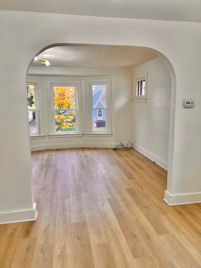 Photo - 250 Saint Lawrence Ave Unit Upper