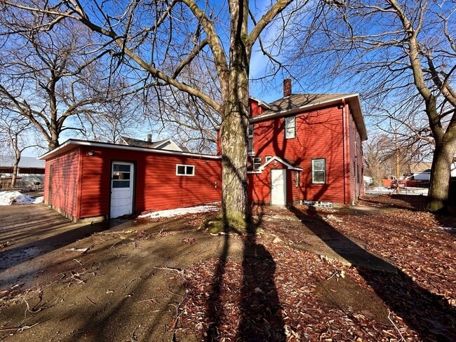 Building Photo - 297 W Larch Ave Unit #1