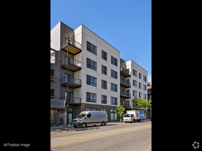 Building Photo - 2139 W Madison St Rental