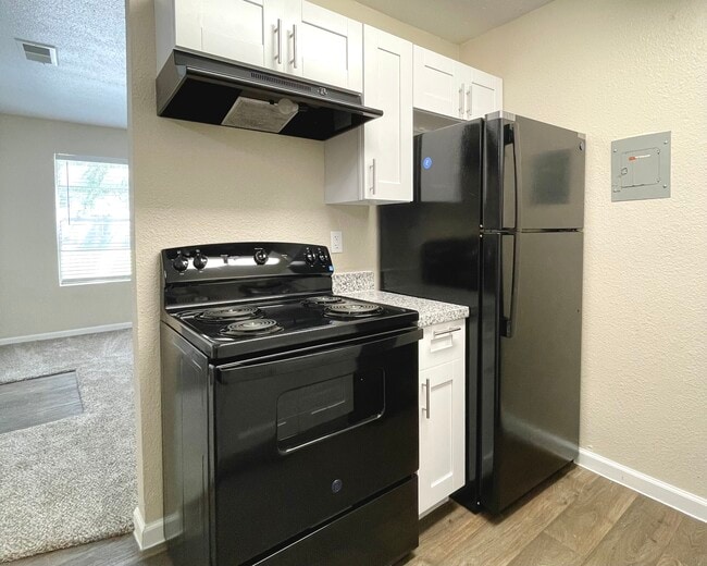 Área de cocina - Village Square Apartments