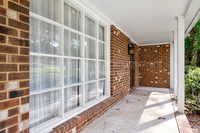 Photo - 2353 Shoreham Dr