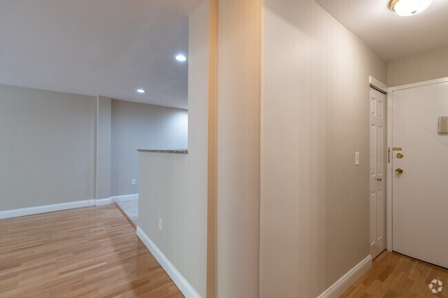 1BR, 1BA - 800SF - Heritage House