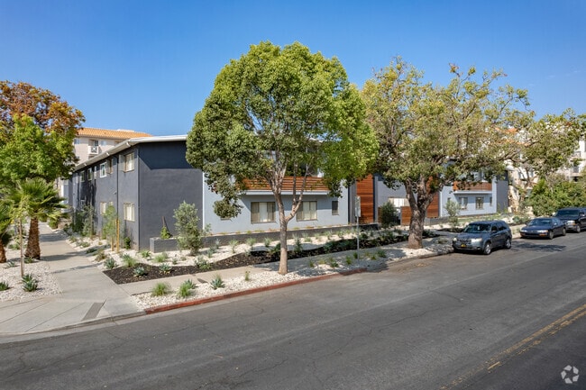 858-860 3rd Street