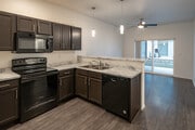 2BR, 2BA - 904SF - Kitchen/Living Room