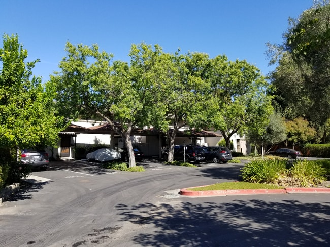 Building Photo - 2 BED 1.5 BATH CONDO IN WALNUT CREEK