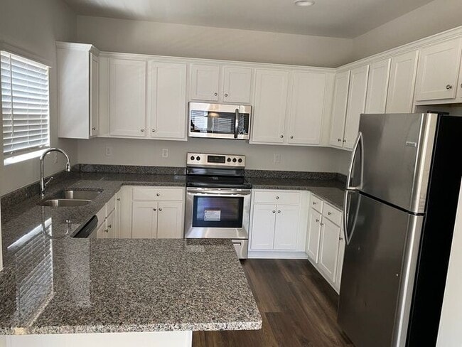 Photo - 4 bed/2.5 bath home in Troutman!
