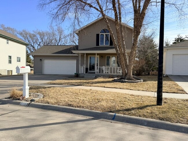 Building Photo - Furnished house for rent