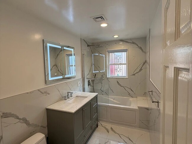 Building Photo - 1090 Pelham Pkwy S