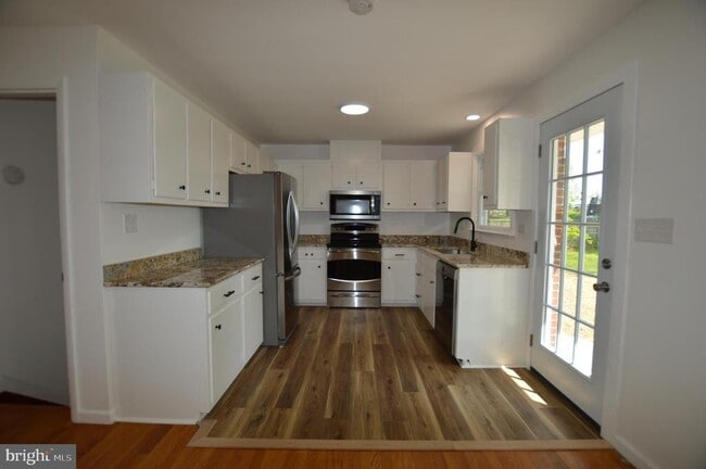 Photo - 8787 Hickory Hill