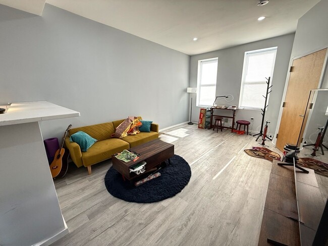 Building Photo - 1721 Mifflin St Unit 1