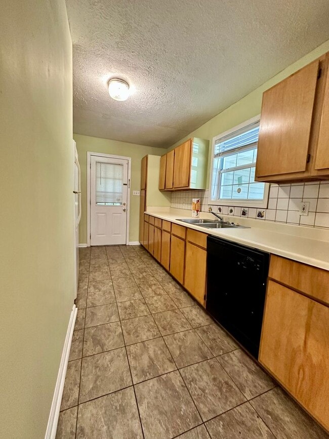 Photo - 250 Winfield St