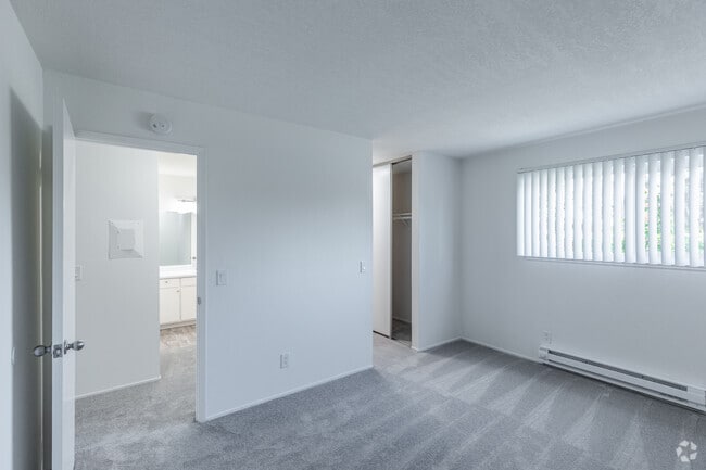 1BR, 1BA - 630SF