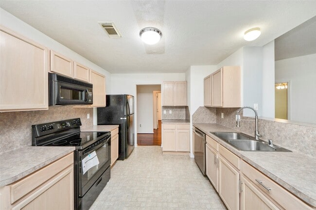 Photo - 16134 Coleburn Dr