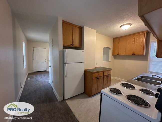 Photo - 423 NE Taylor St