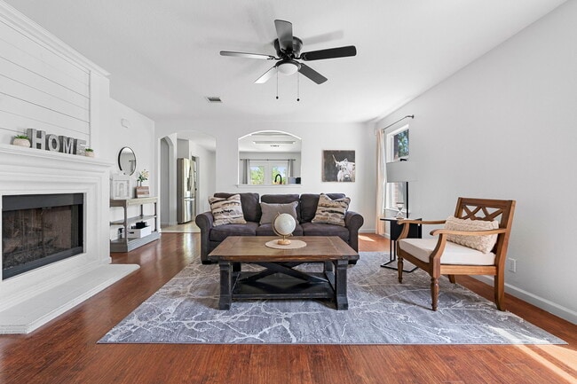 Photo - 1715 Lloydminister Way