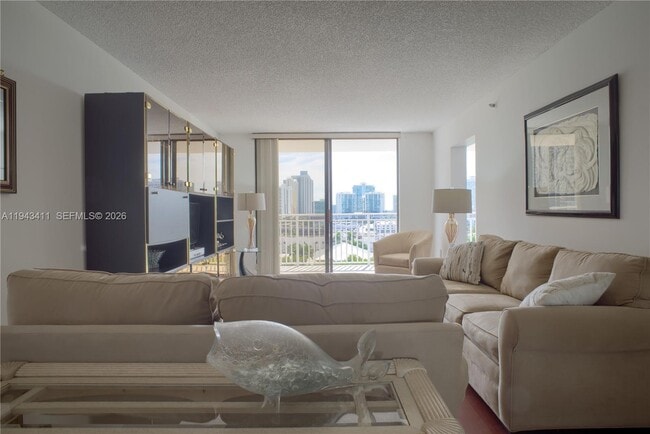 Photo - 210 174th St Unidad 1008