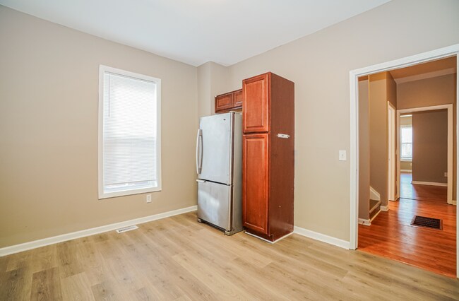 Photo - 392-394 N Garfield Ave Unit 392 N Garfield Ave