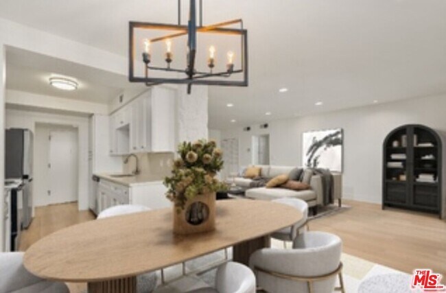 1262 S Barrington Ave Unit 204