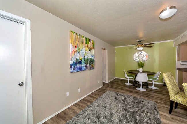 Photo - La Ventana on Rochelle