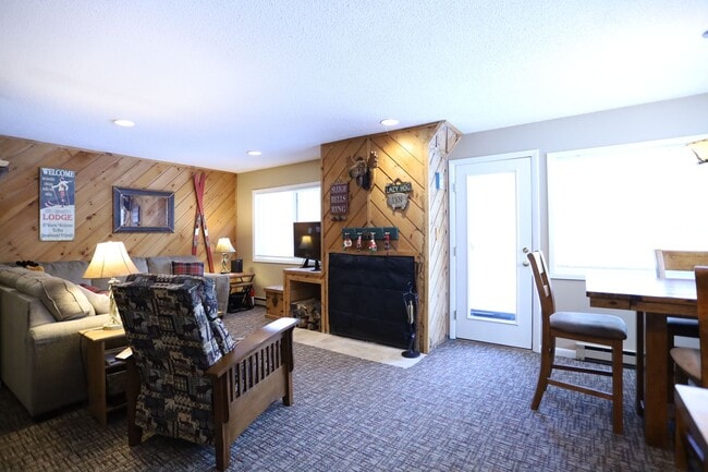 Photo - Seasonal 6 Month Lease Available! $1,700/ mo Charming Two-Bedroom Condo in Waterville, NH!