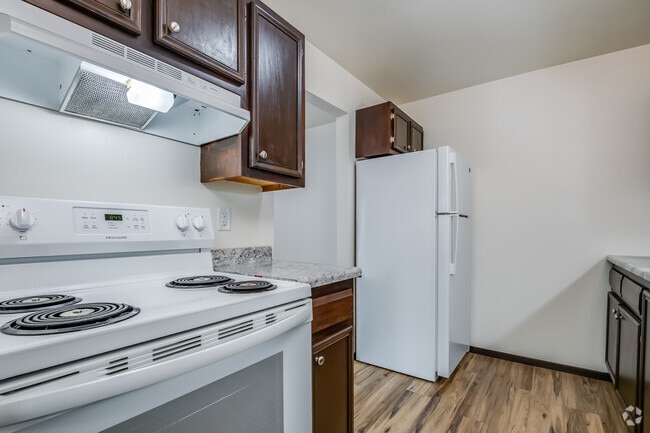 2BR, 1BA - 900SF - Kitchen