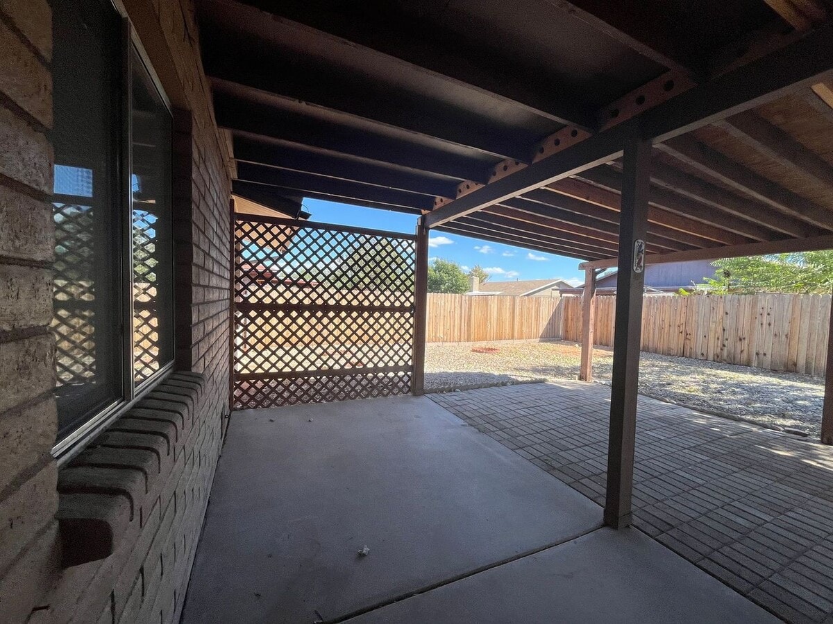 Photo - 3 bedroom home with large family room