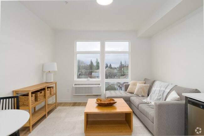 1BR, 1BA - 619SF - Living Room