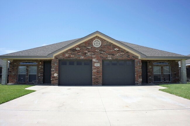 Building Photo - 3 Bedroom / 2 Bath Duplex – Clear Creek Area – Killeen, TX