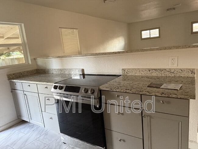 Photo - 224 E Oak Dr