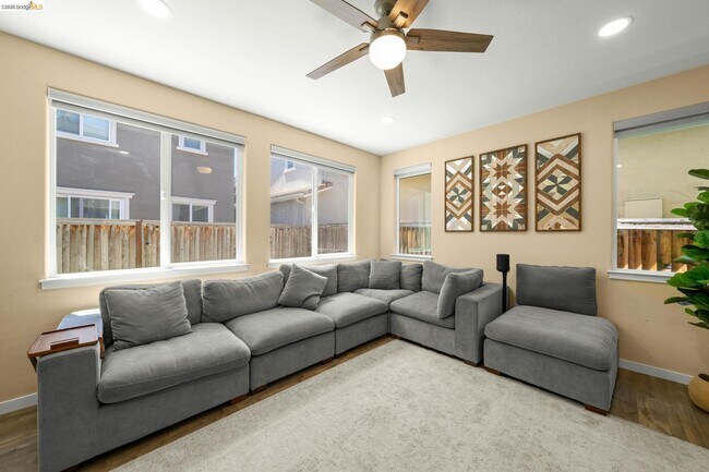 Photo - 339 Emory Ct